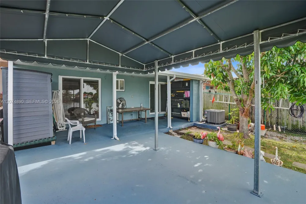 903 W 77th St Hialeah, FL 33014