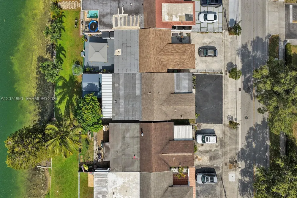 903 W 77th St Hialeah, FL 33014