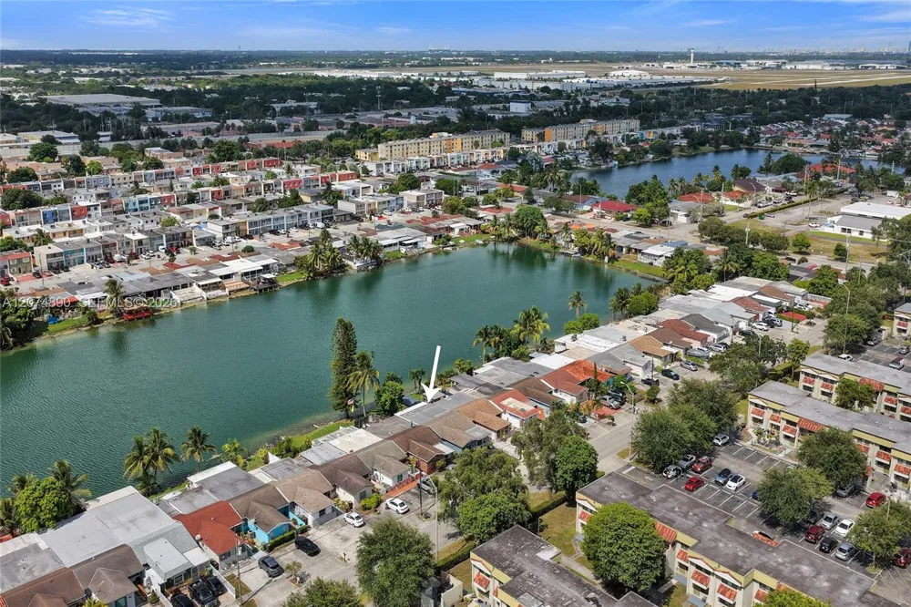 903 W 77th St Hialeah, FL 33014