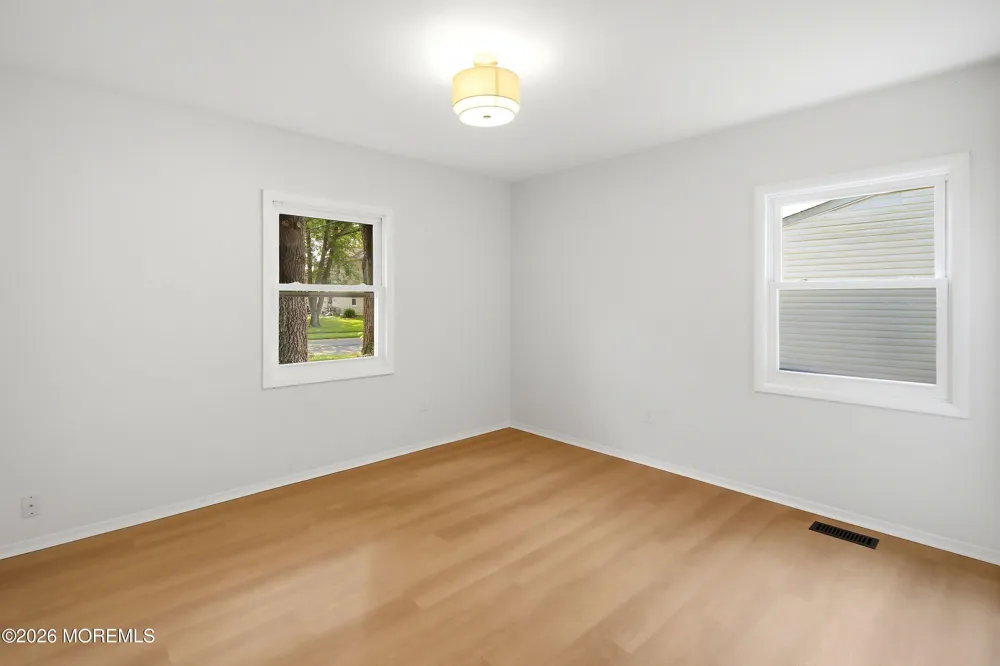 21 Glenview Lane Willingboro, NJ 08046