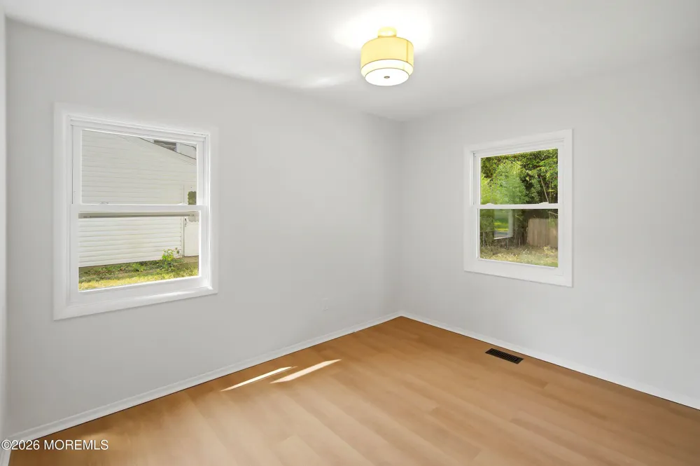 21 Glenview Lane Willingboro, NJ 08046