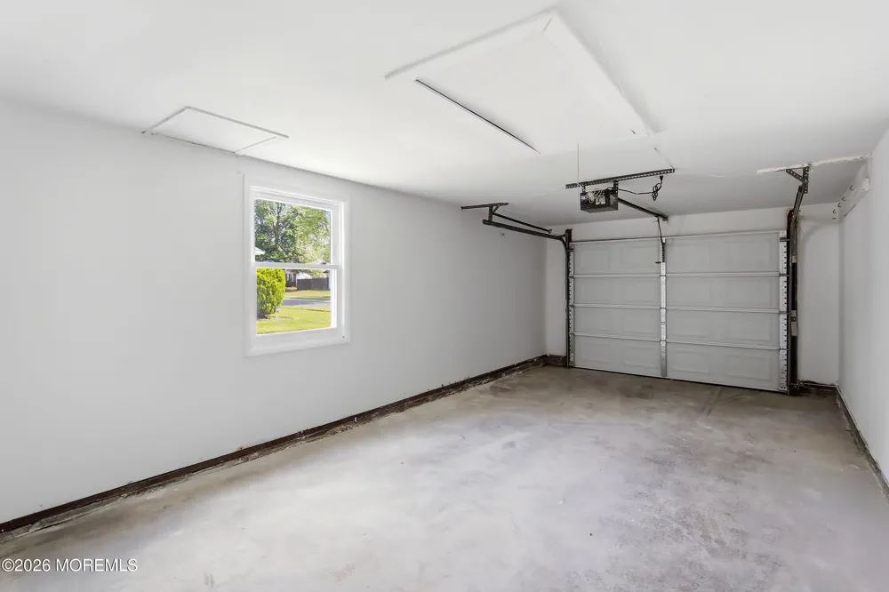 21 Glenview Lane Willingboro, NJ 08046