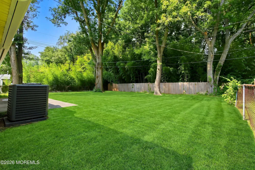 21 Glenview Lane Willingboro, NJ 08046