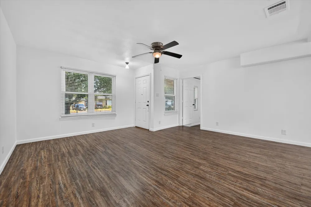 906 Euclid Street Cleburne, TX 76033
