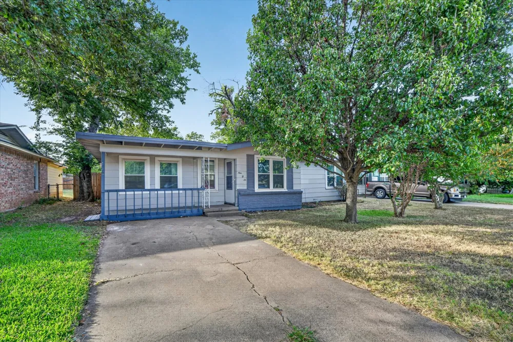906 Euclid Street Cleburne, TX 76033