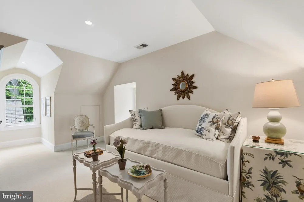 4940 INDIAN LANE NW Washington, DC 20016