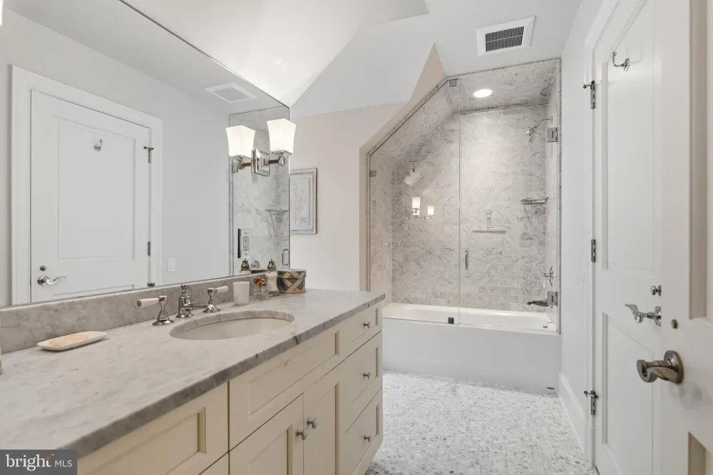 4940 INDIAN LANE NW Washington, DC 20016