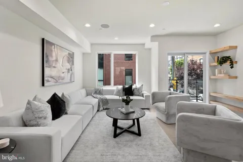 616 BRENNA WALK
