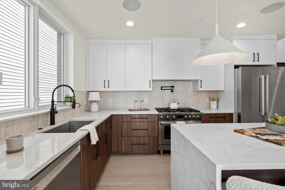 616 BRENNA WALK Philadelphia, PA 19123