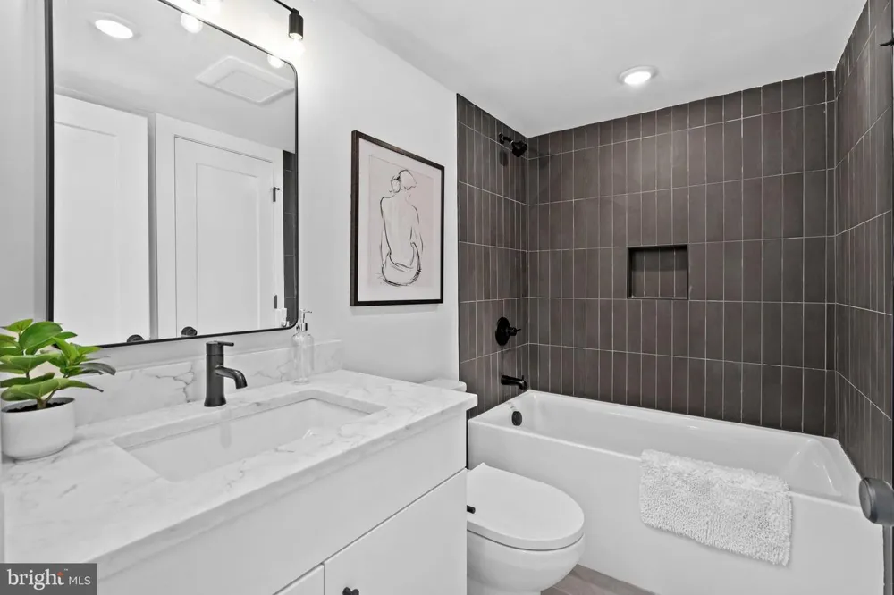 616 BRENNA WALK Philadelphia, PA 19123