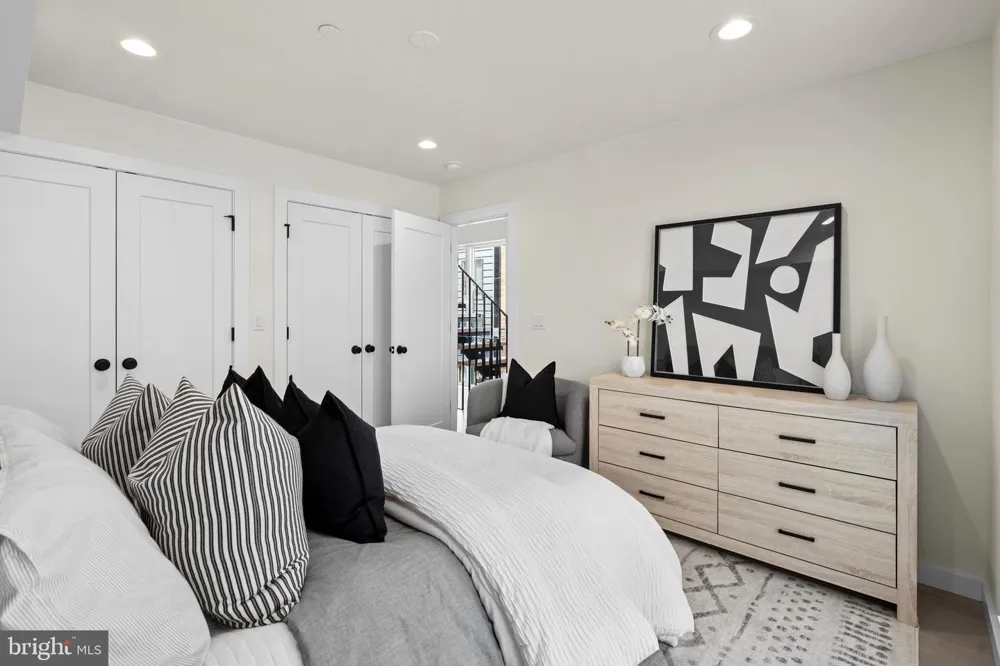 616 BRENNA WALK Philadelphia, PA 19123