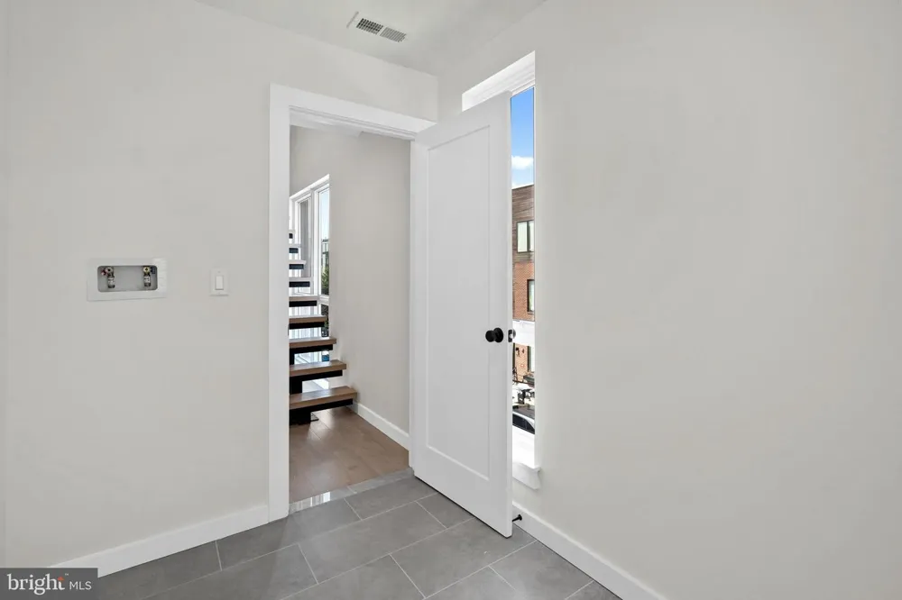 616 BRENNA WALK Philadelphia, PA 19123