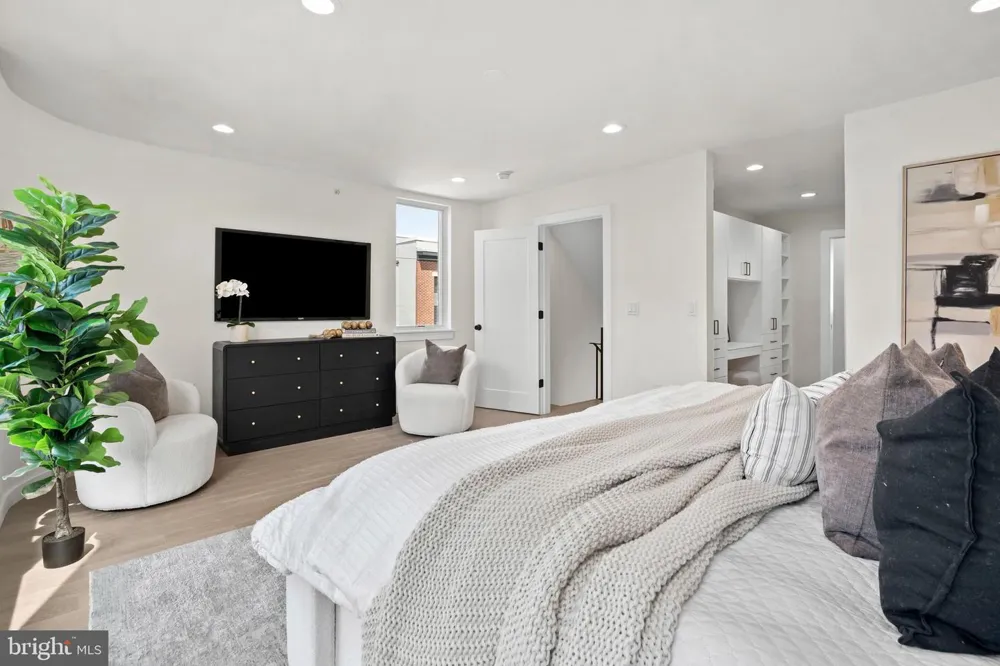 616 BRENNA WALK Philadelphia, PA 19123