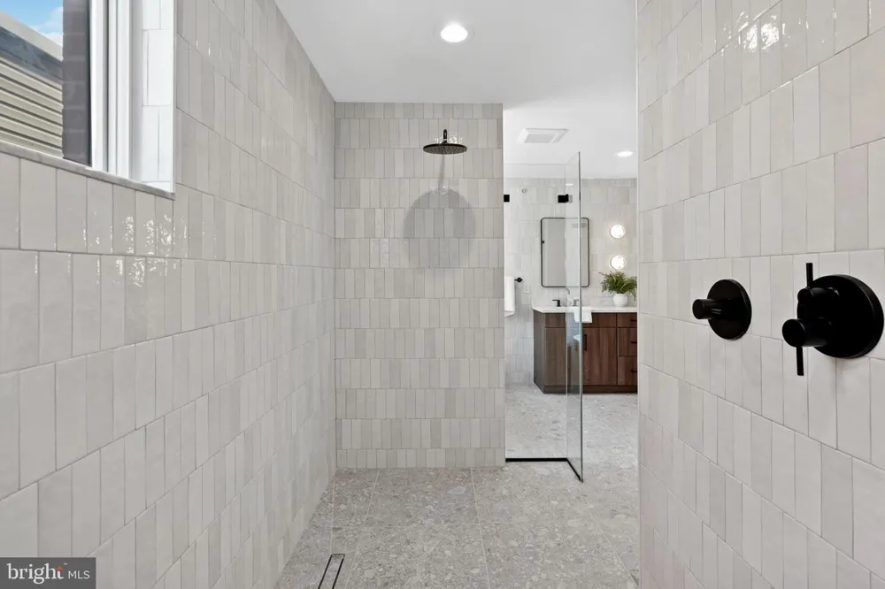 616 BRENNA WALK Philadelphia, PA 19123