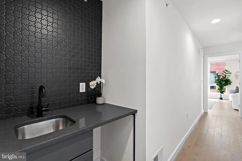 616 BRENNA WALK Philadelphia, PA 19123