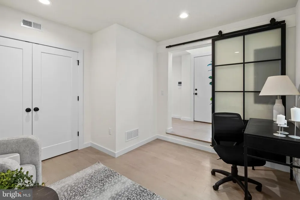 616 BRENNA WALK Philadelphia, PA 19123