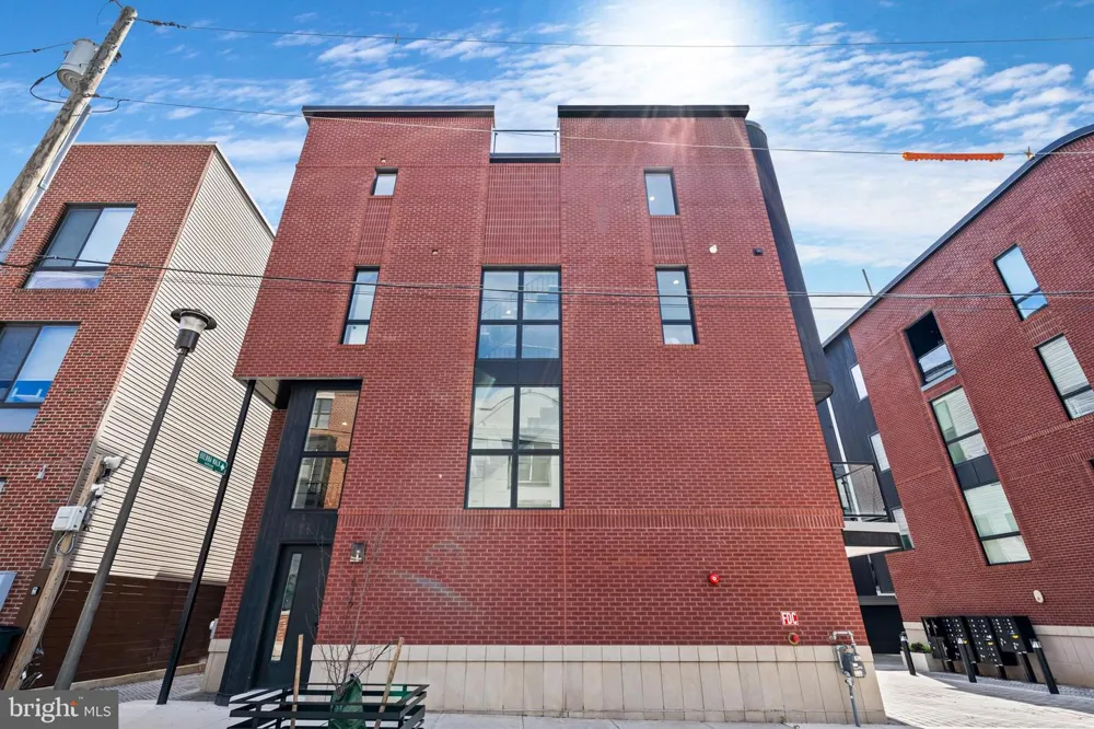 616 BRENNA WALK Philadelphia, PA 19123