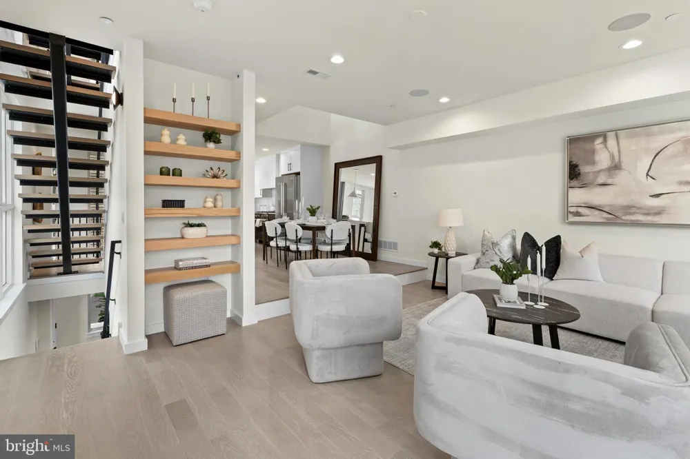 616 BRENNA WALK Philadelphia, PA 19123