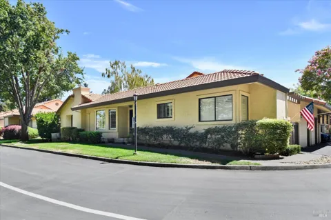 29 Fountain Grove Circle