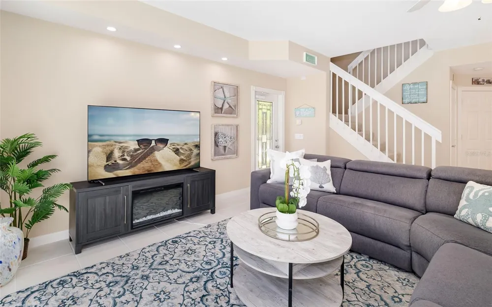 7596 ANDORA DRIVE Sarasota, FL 34238