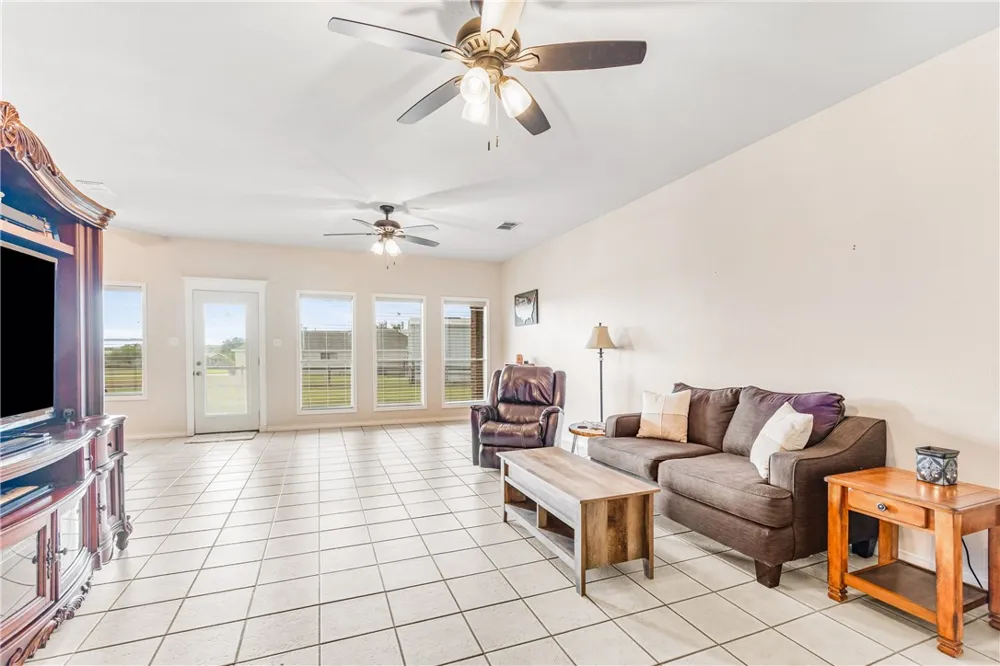 396 House Avenue Sandia, TX 78383
