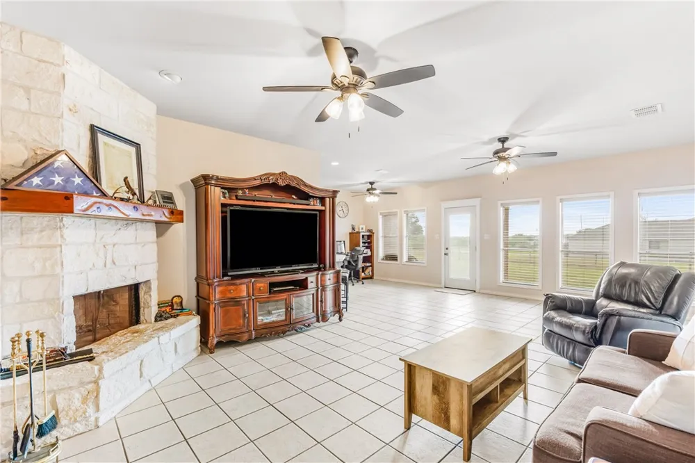 396 House Avenue Sandia, TX 78383