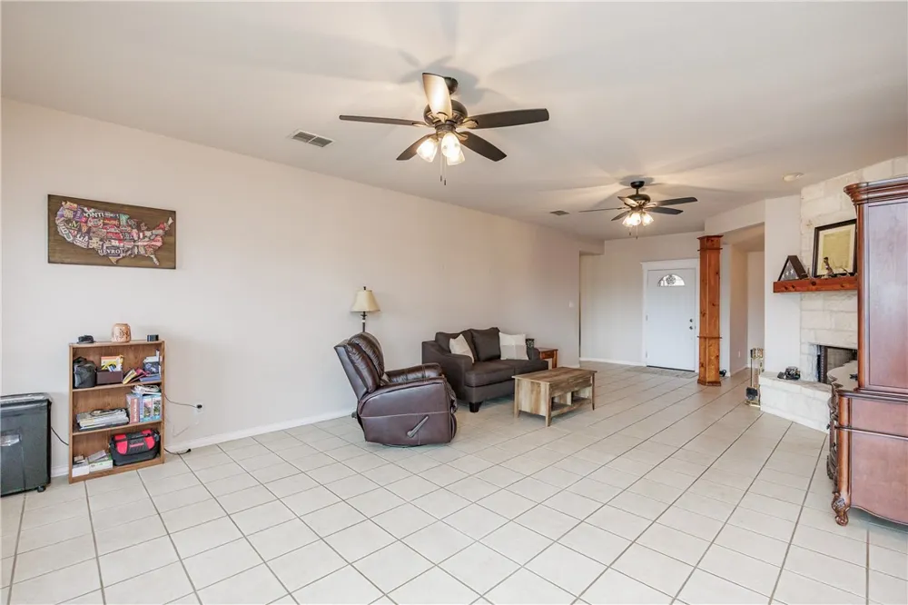 396 House Avenue Sandia, TX 78383