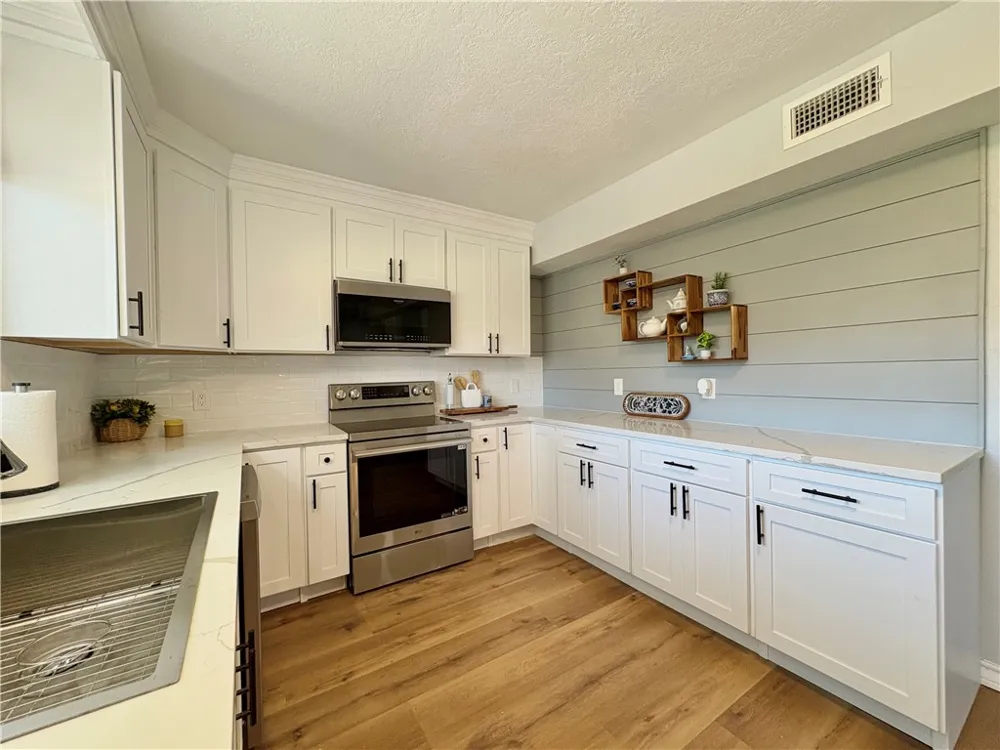 221 Ghent Place Portland, TX 78374