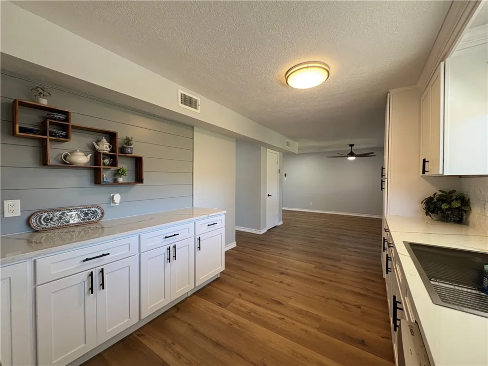 221 Ghent Place Portland, TX 78374