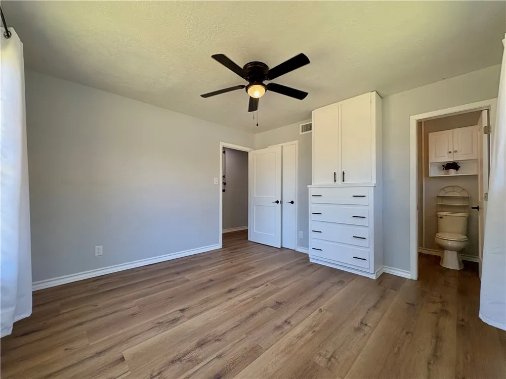 221 Ghent Place Portland, TX 78374