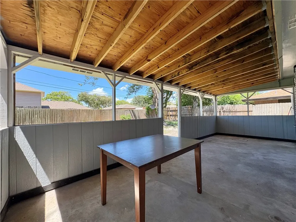 221 Ghent Place Portland, TX 78374