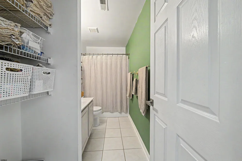 202 Maxwell Ct Egg Harbor Township, NJ 08234