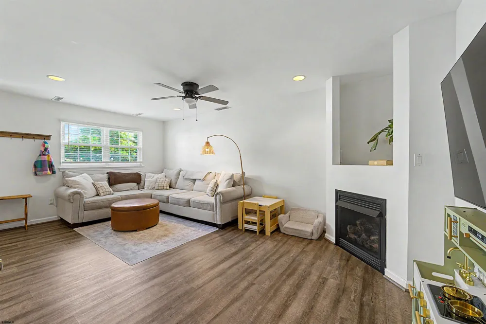 202 Maxwell Ct Egg Harbor Township, NJ 08234