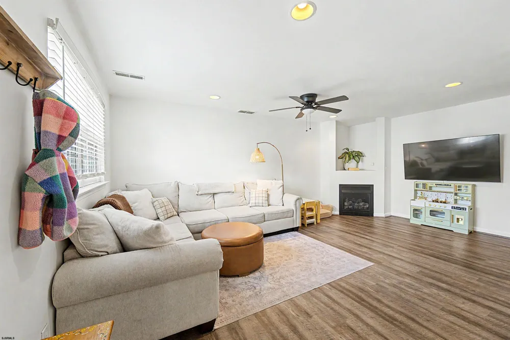 202 Maxwell Ct Egg Harbor Township, NJ 08234