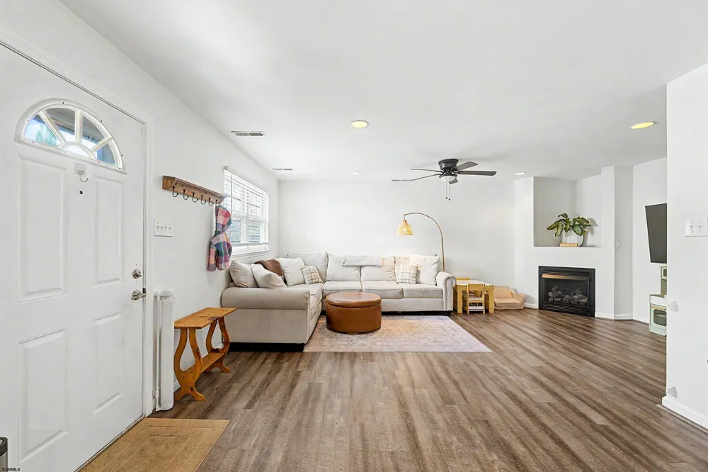 202 Maxwell Ct Egg Harbor Township, NJ 08234