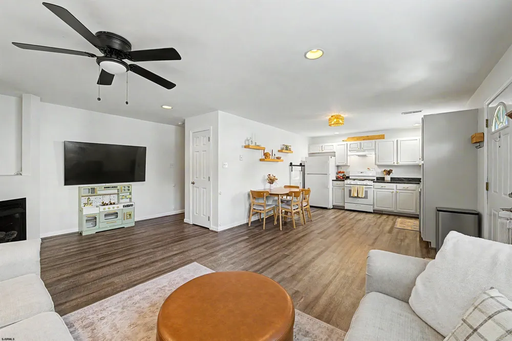202 Maxwell Ct Egg Harbor Township, NJ 08234