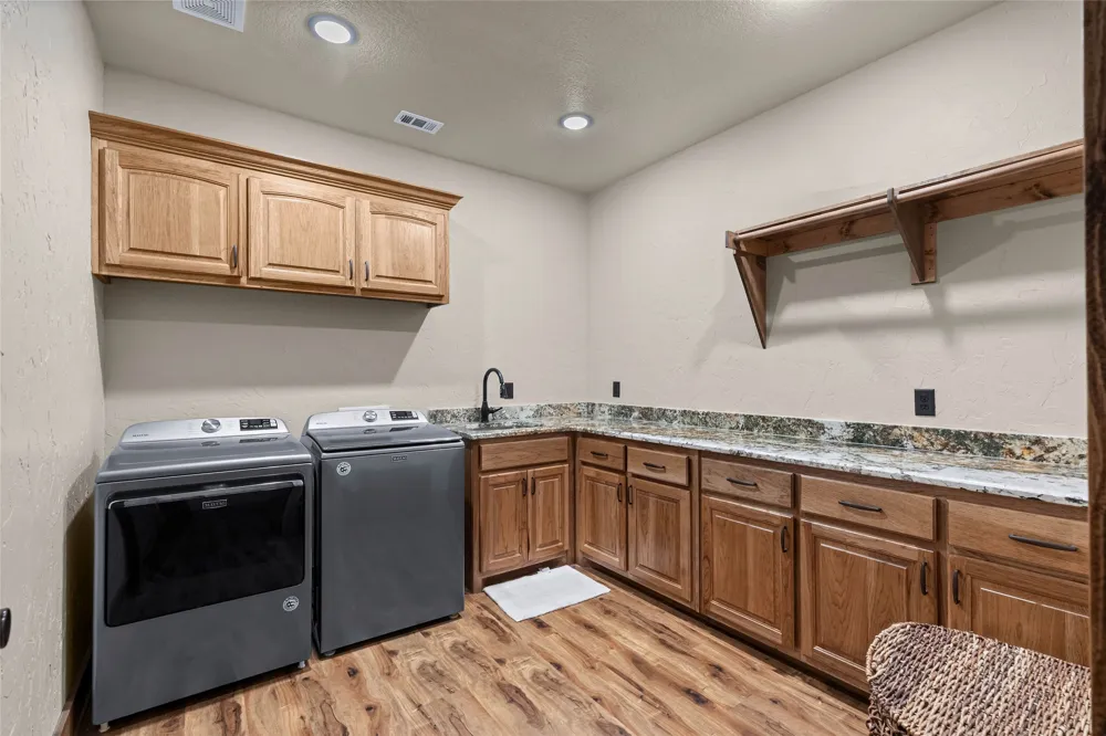 12880 County Line Rd Ponder, TX 76259
