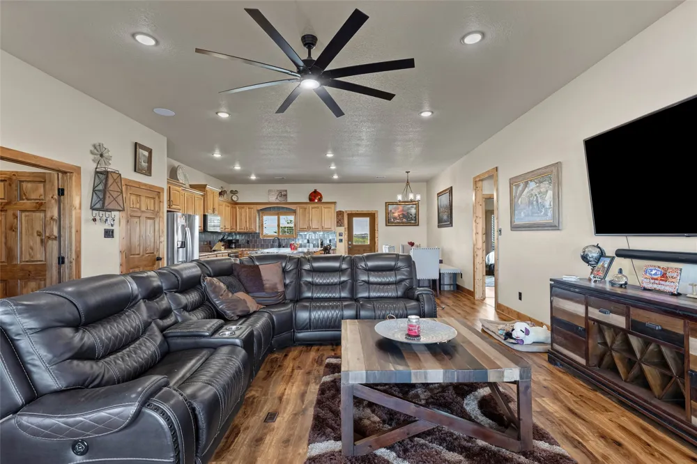 12880 County Line Rd Ponder, TX 76259