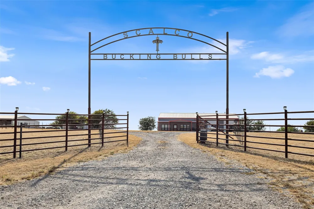 12880 County Line Rd Ponder, TX 76259