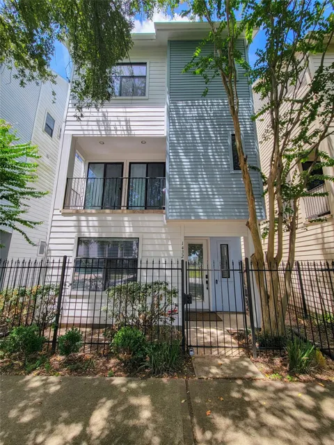 1432 Ennis Street