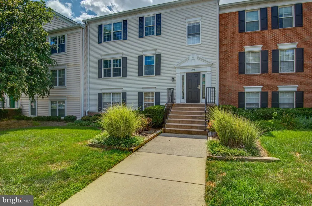 102 PROSPERITY AVENUE SE #E Leesburg, VA 20175