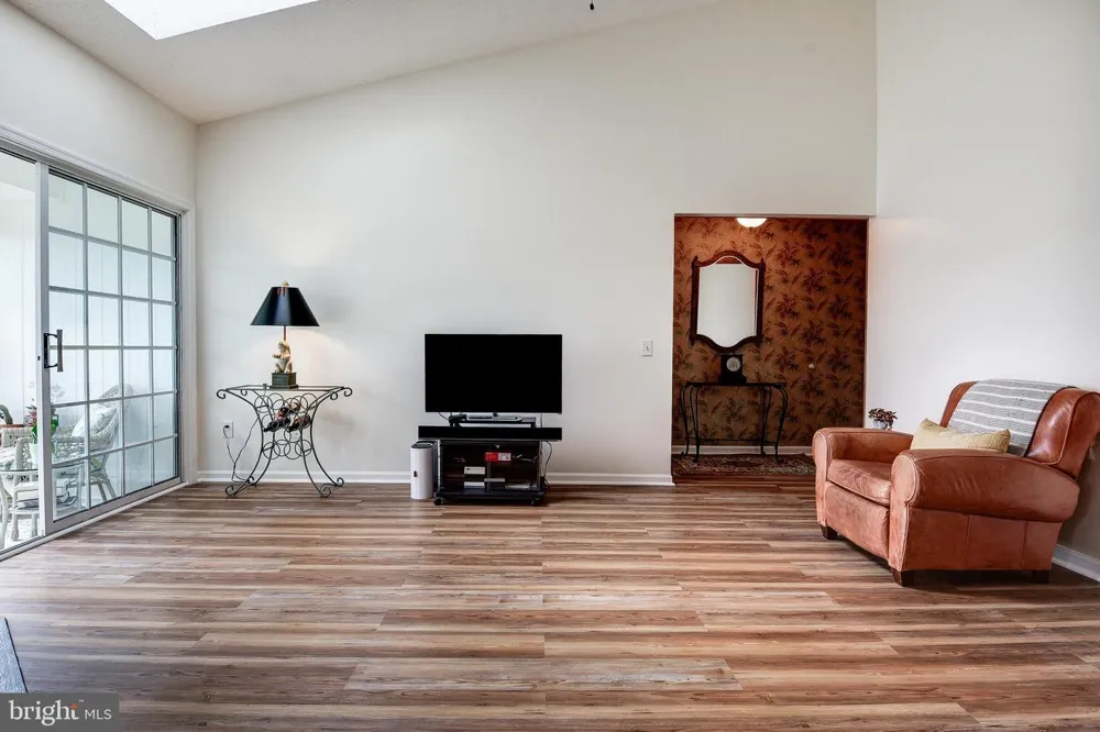 102 PROSPERITY AVENUE SE #E Leesburg, VA 20175