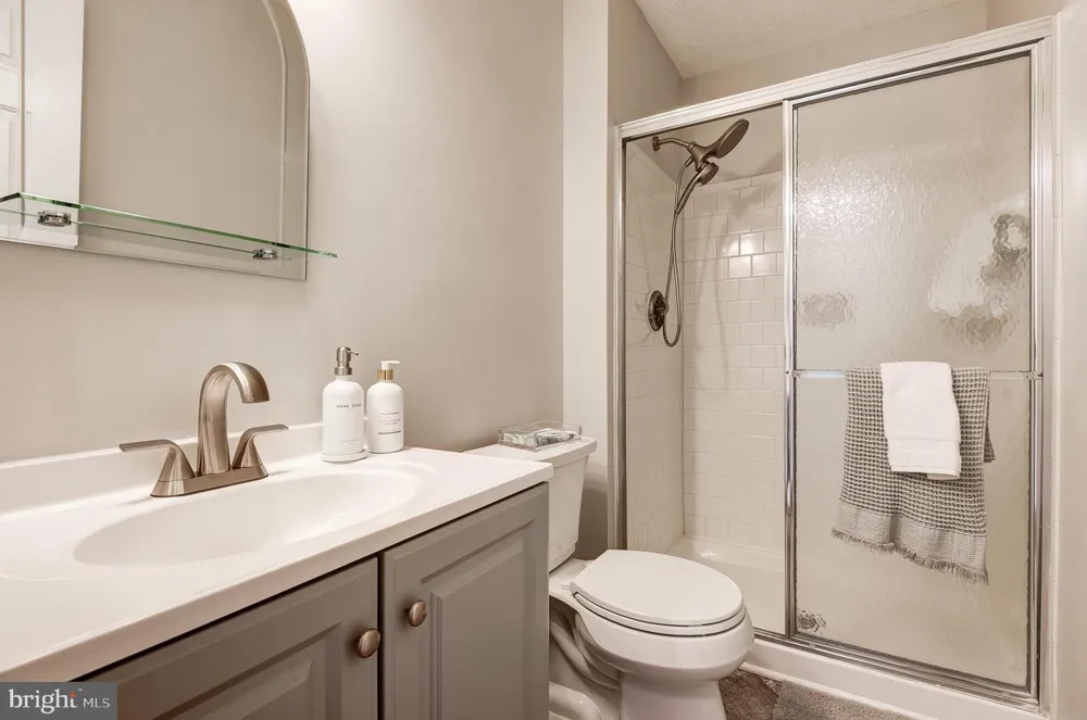 102 PROSPERITY AVENUE SE #E Leesburg, VA 20175
