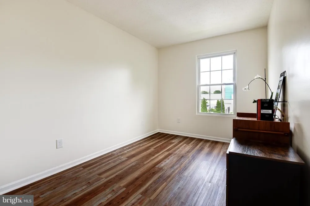 102 PROSPERITY AVENUE SE #E Leesburg, VA 20175