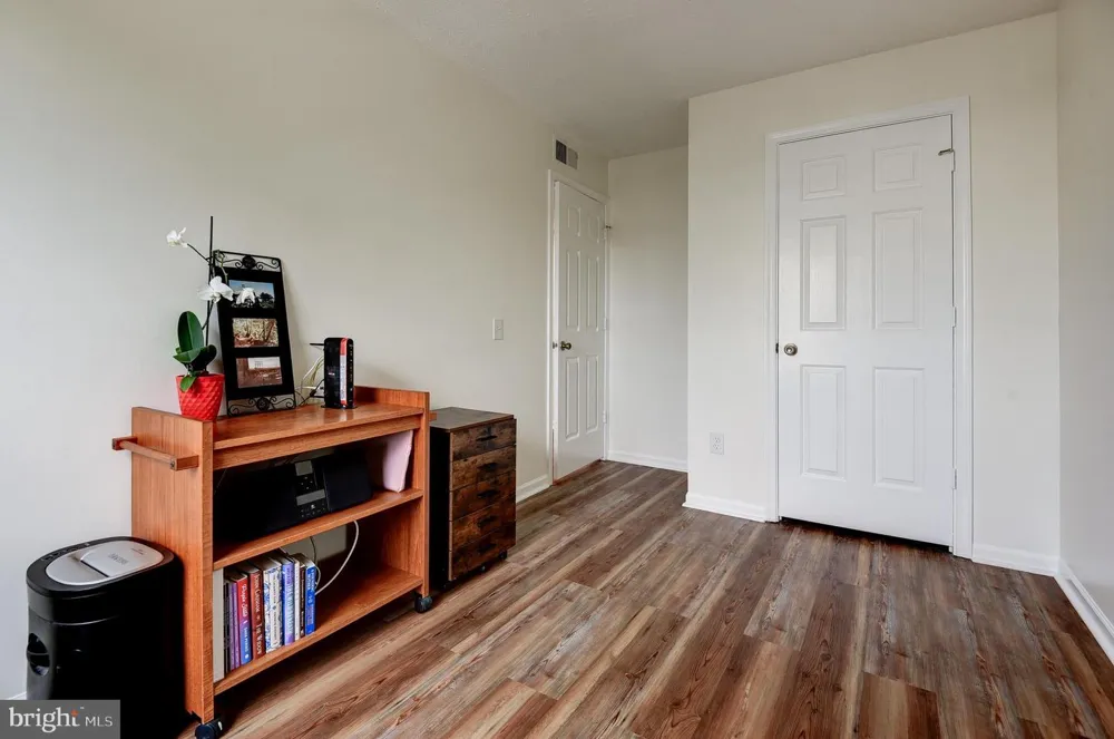 102 PROSPERITY AVENUE SE #E Leesburg, VA 20175