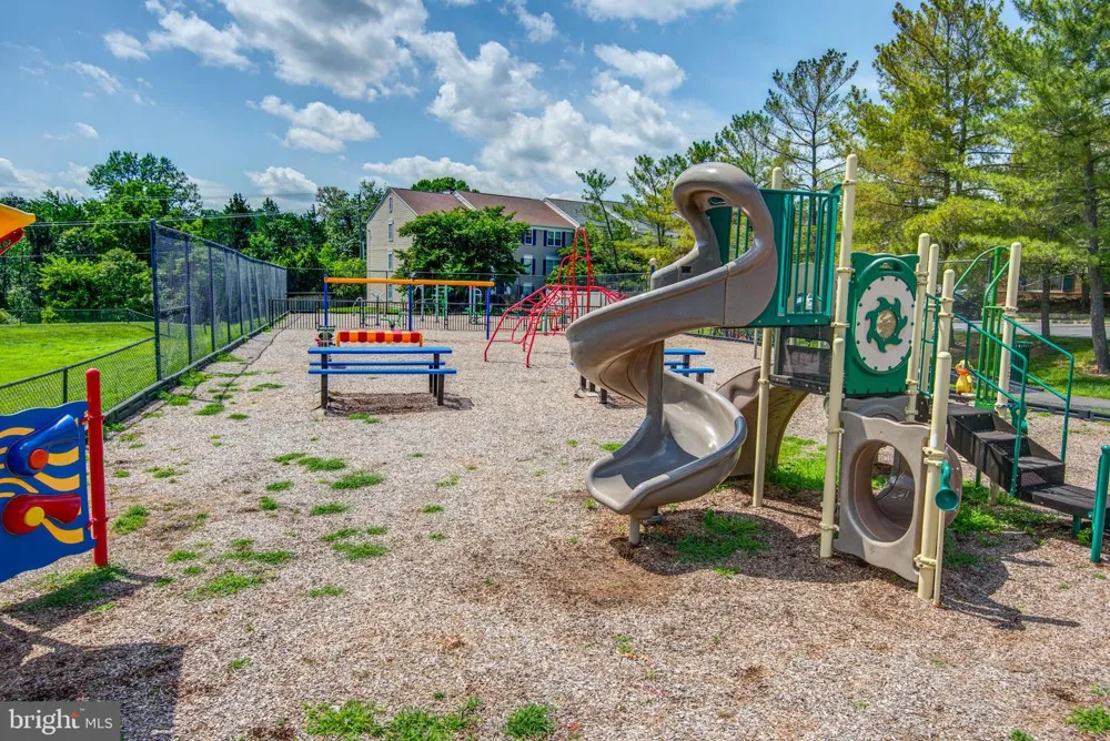 102 PROSPERITY AVENUE SE #E Leesburg, VA 20175