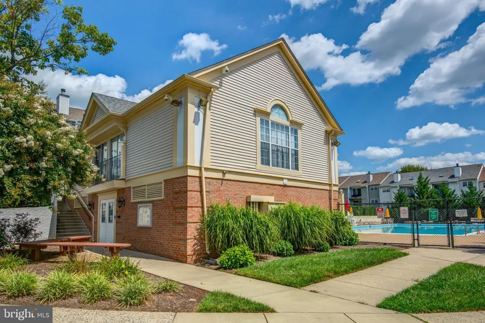 102 PROSPERITY AVENUE SE #E Leesburg, VA 20175