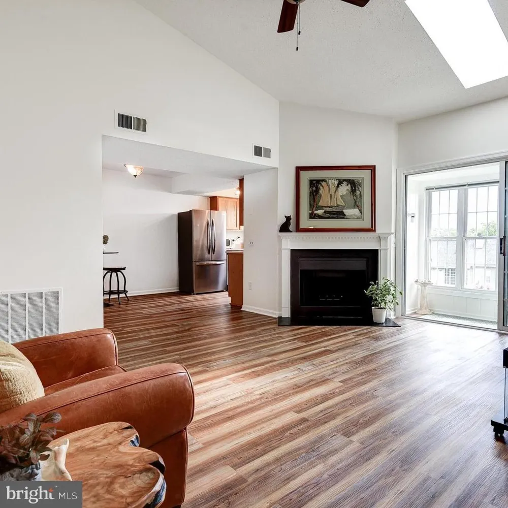 102 PROSPERITY AVENUE SE #E Leesburg, VA 20175