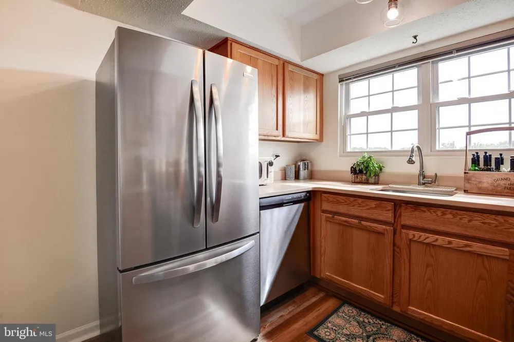 102 PROSPERITY AVENUE SE #E Leesburg, VA 20175