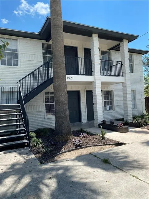 1921 W Hackberry Avenue